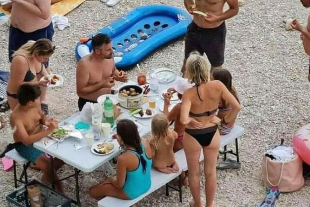 SLIKA TURISTA NA PLAŽI U DALMACIJI JE PRAVI HIT: Ovu SCENU je nemoguće OPISATI, POGLEDAJTE ŠTA RADE (FOTO)