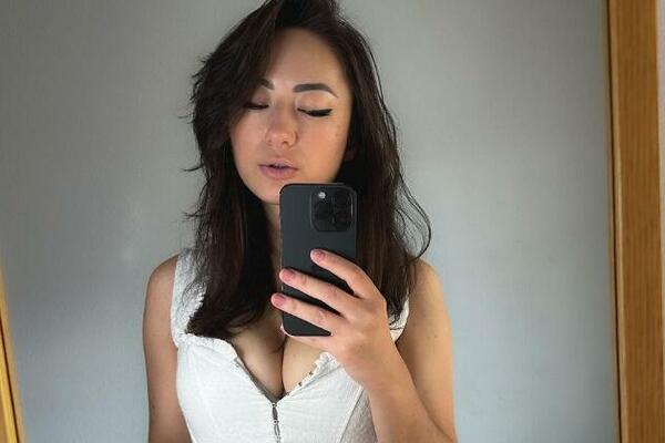 SOFIJA JE TIHA PATNJA SVOJIH UČENIKA,SKONTALI DA IMA NALOG NA SAJTU ZA ODRASLE:Sad bi svi kod nje na ČASOVE! VIDEO