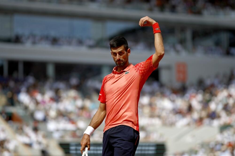 NOVAK BEZ MILOSTI: Đoković RAZBIO povređenog Alkarasa za plasman u finale Rolan Garosa!