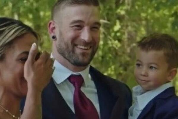 MLADA U TOKU SLIKANJA NA DAN VENČANJA DOŽIVELA ŠOK: Krenula da RONI SUZE čim joj je SIN uputio OVE REČI (VIDEO)