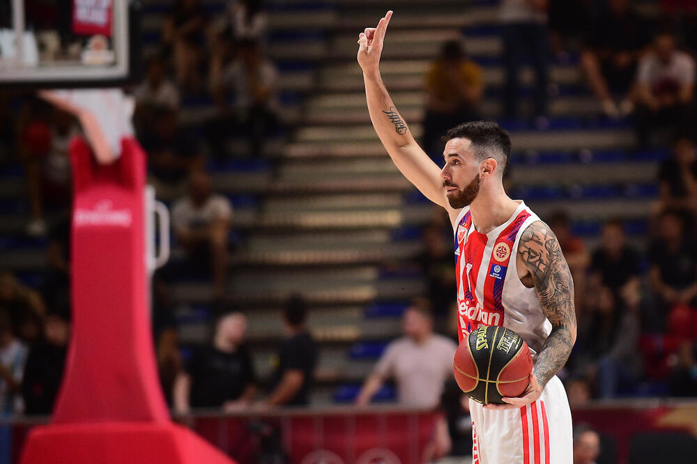 VILDOSA RASPAMETIO DELIJE: Argentinac NAJEŽIO navijače Zvezde!