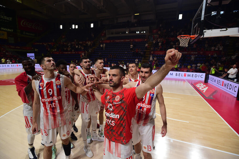 Košarkaši Crvene zvezde posle utakmice sa FMP-om