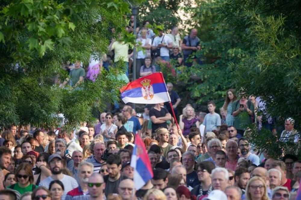 PROTEST ISPRED USTAVNOG SUDA: Blokiran saobraćaj u Bulevaru kralja Aleksandra, opozicija najavila šetnju do RTS-a