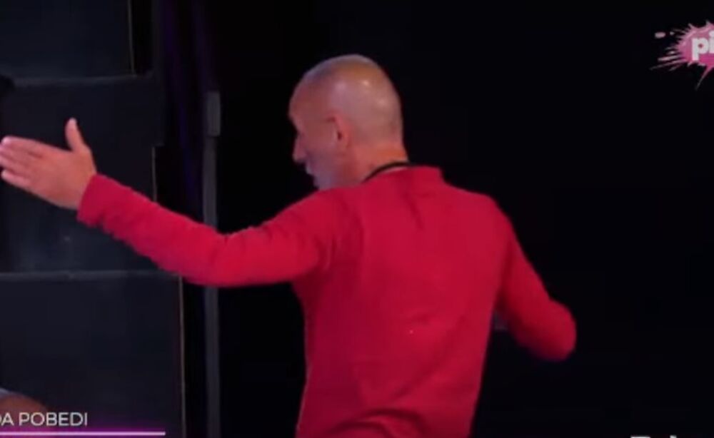 Naime, voditeljka ga je opominjala duži vremenski period da bi trebalo da bude tiši, te da dopusti ljudima da govore.