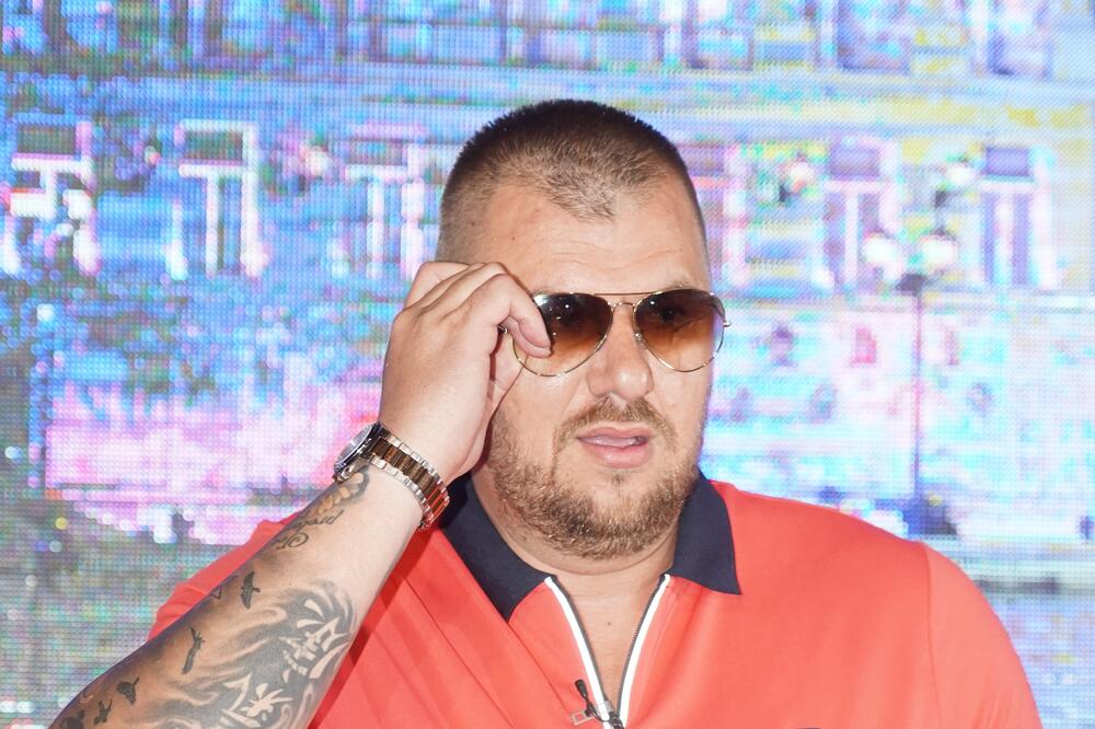 JANJUŠ ŽESTOKO KAŽNJEN: On u Zadruzi, a napolju HOAS, za sve je kriva ova osoba (FOTO)