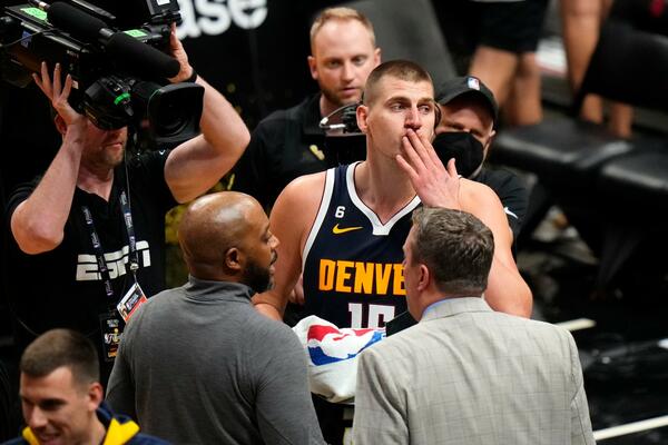 CRNO NA BELO: Jokić je NAJBOLJI u istoriji NBA lige!