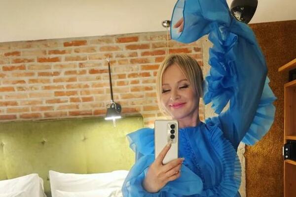 KO JE NOVI DEČKO DANIJELE MARTINOVIĆ? Dok Grašo LJUBI 14 godina mlađu, pevačica smuvala INSPEKTORA