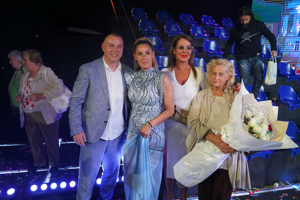 Ana Ćurčić, drugoplasirana učesnica rijalitija 'Zadruga', sumirala je utiske, progovorila o bivšem suprugu Zvezdanu Slavniću, odnosu sa kumom Milenom Kačavendom...