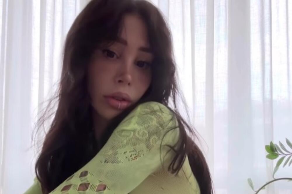 ZBOG SKANDALOZNIH SLIKA INFLUENSERKE GORE MREŽE: Svi prvo vide u grudi, ali pogledajte OVO... (FOTO)