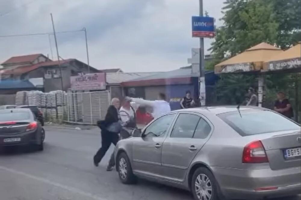 JEZIVA MAKLJAŽA U BEOGRADU: Svatovi se skupili i NASRNULI na jednog čoveka, žene ga UDARALE ŠTIKLAMA (UZNEMIRUJUĆE)