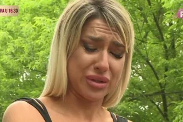 VODITELJKA PINKA SE RASPLAKALA U EMSIJI: OVE DETALJE IZ ŽIVOTA NISMO ZNALI, pomoć ovog MOĆNIKA NE MOŽE da ZABORAVI