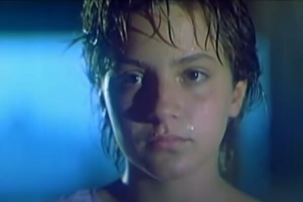 DA LI ZNATE KO JE DEVOJČICA SA FOTKE? Važila za NAJJAČU MAČKU, a i danas je prava LEPOTA OD ŽENE