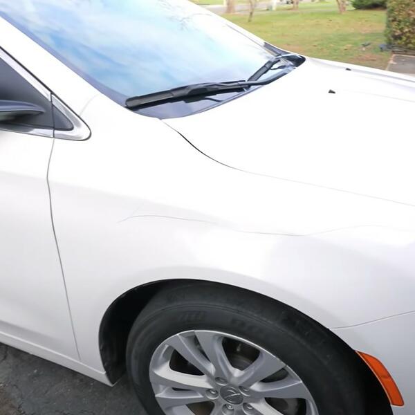 REŠITE SE OGREBOTINA NA AUTOMOBILU: Zaboravite na servis, OVO su sastojci za BRZO uklanjanje, svi ih imate u KUĆI