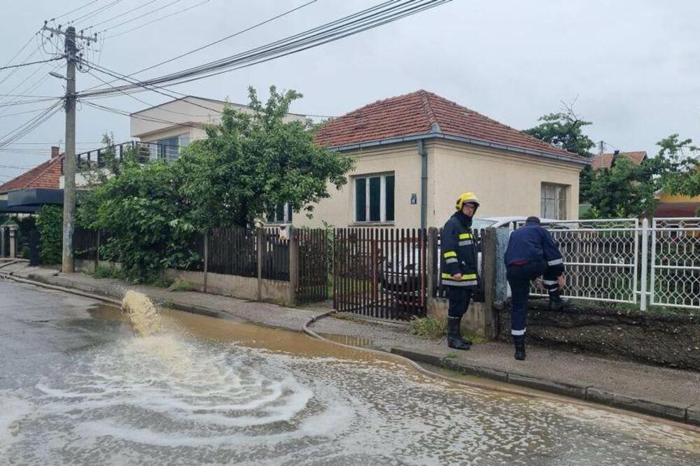 OVI DELOVI SRBIJE DO SUBOTE NA UDARU OBILNIH PADAVINA: Moguće POPLAVE, pašće novih 100 mm kiše