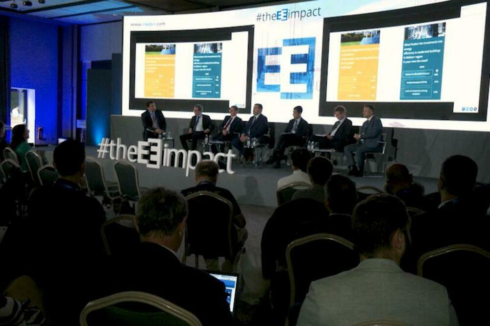 150 SOLARNIH PANELA NA KROVOVIMA 3 STAMBENE ZGRADE U NIŠU Sa konferencije UNDP: Projekat prilagođavanja okolnostima