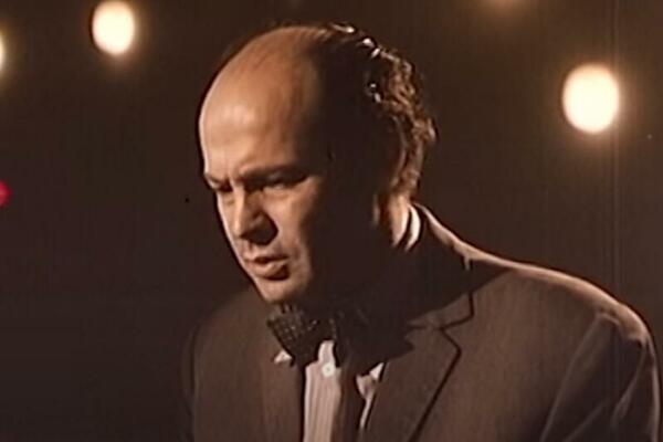 TRI GODINE OD ODLASKA LEGENDE: Ćerka glumca objavila njegovu STARU FOTKU i raznežila mnoge