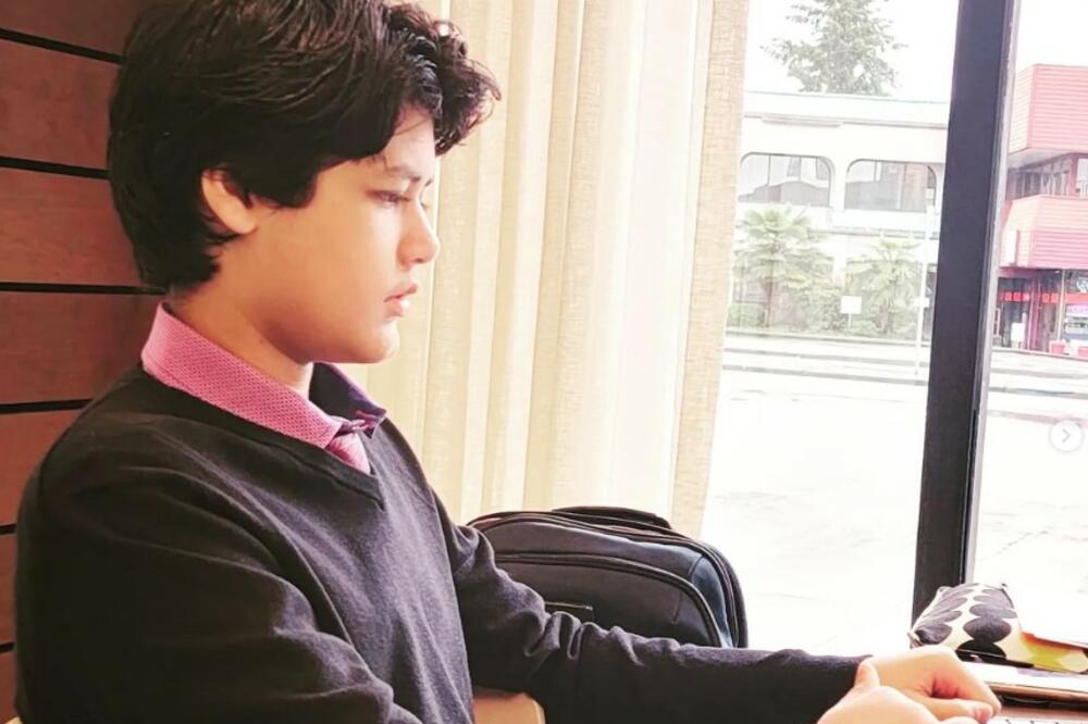 OVAJ DEČAK IMA SAMO 14 GODINA, A RADI ZA NAJBOGATIJEG ČOVEKA NA SVETU: Od malena se IZDVAJAO, a već je DIPLOMIRAO