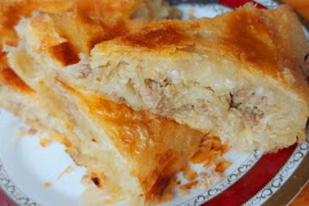 SRBI SU POLUDELI ZA OVIM PRŽENIM BUREKOM: Topi se u USTIMA, nikad ga JEDNOSTAVNIJE niste spremili (RECEPT)
