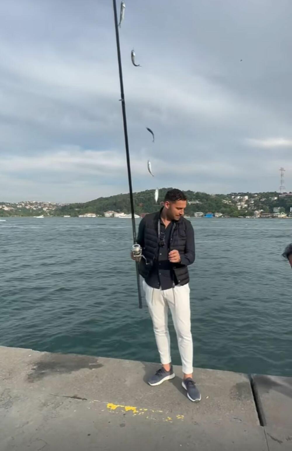 'Ajde, Duško, pitaj ženu kako se ide na pecanje', 'Gospodin čovek ikad peca i kad ga pecaju', 'Čuvaj te bele pantalone, nije ti to za pecanje', neki su od njih.