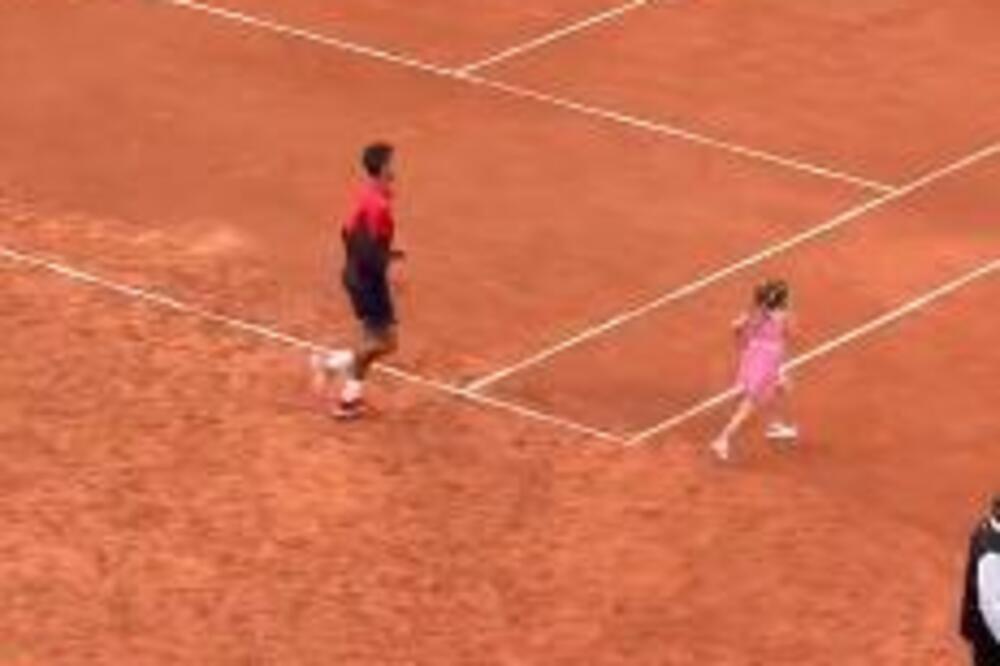 NOVAKU DODELITI TITULU NAJBOLJEG TATE U ISTORIJI: Tara ne može da čeka, pogledajte šta je naterala Đokovića! VIDEO