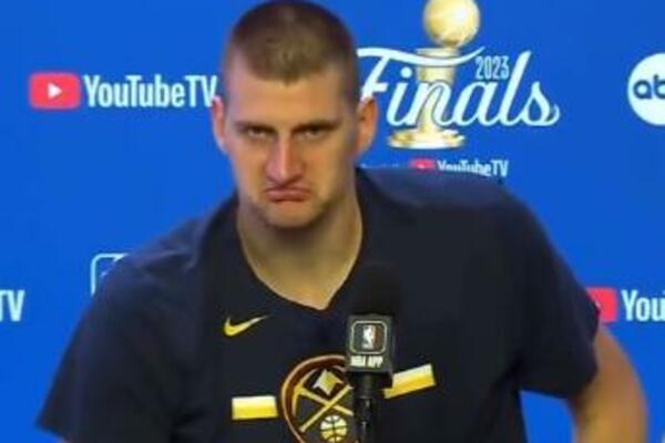 JOKIĆ KRENUO DA ČITA NOVAKOVU PORUKU: Odmah je opsovao... (VIDEO)