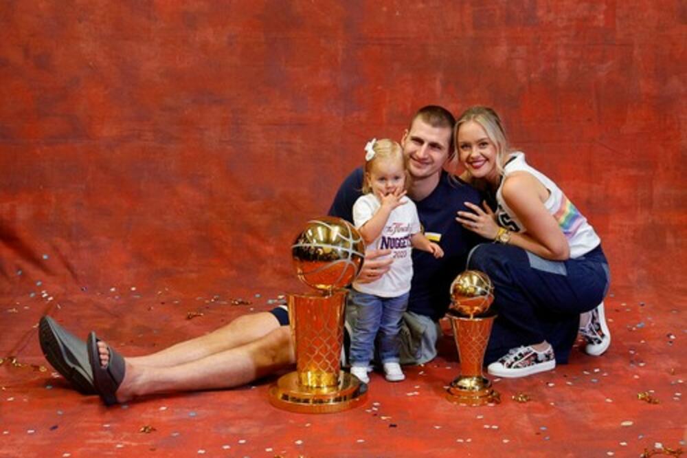 KO JE SKROMNA ŽENA ČUVENOG KOŠARKAŠA? Evo kako je Natalija osvojila NIKOLU JOKIĆA - zbog ovoga je POLUDEO za njom