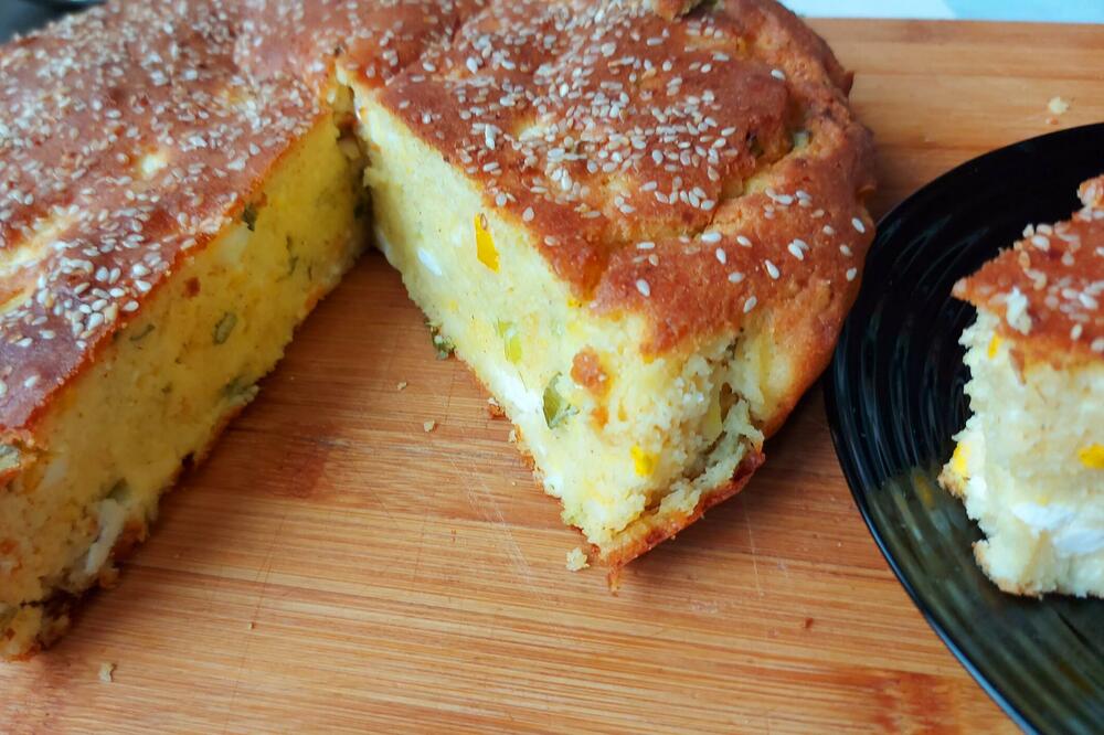 Najmirisnija proja sa sirom, lukom i tikvicama: Ukusna i dijetalna nestaće ceo pleh za tili čas - oduševićete se