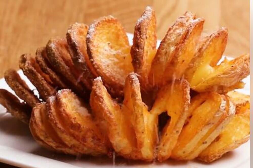 NAPRAVITE RAŽNJIĆE SA KROMPIROM I SLANINOM OD KOJIH MIRIŠE CELA ULICA: Masno i SLASNO, ni jedan SRBIN ovo ne odbija