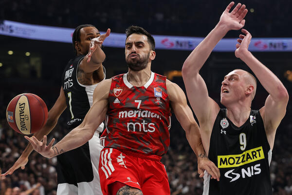 "ODLAZIM PUN LJUBAVI" Kampaco se oprostio od Zvezde i Delija! (FOTO)