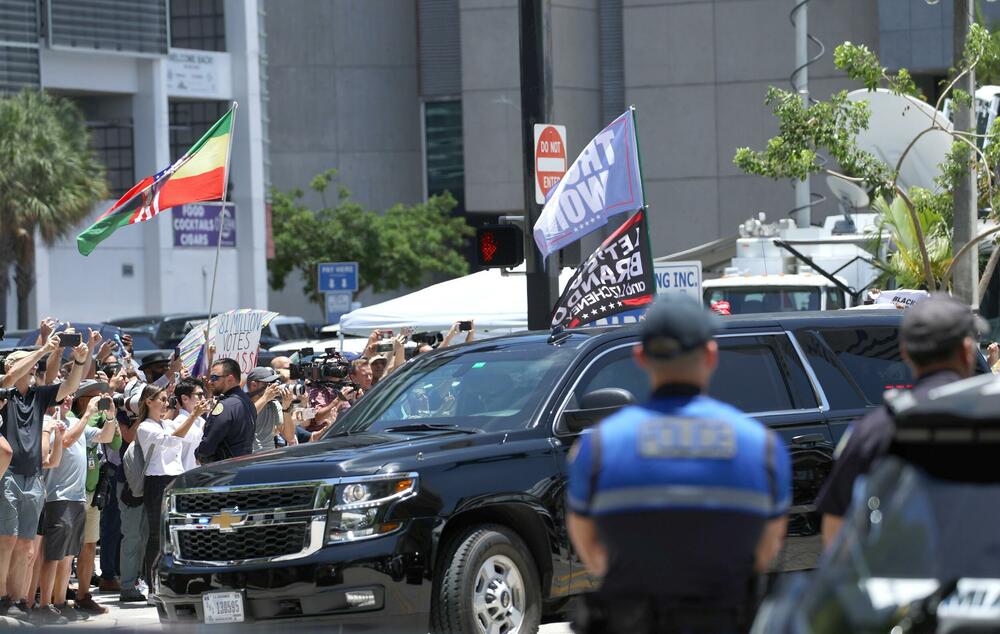 Tramp stigao na suđenje