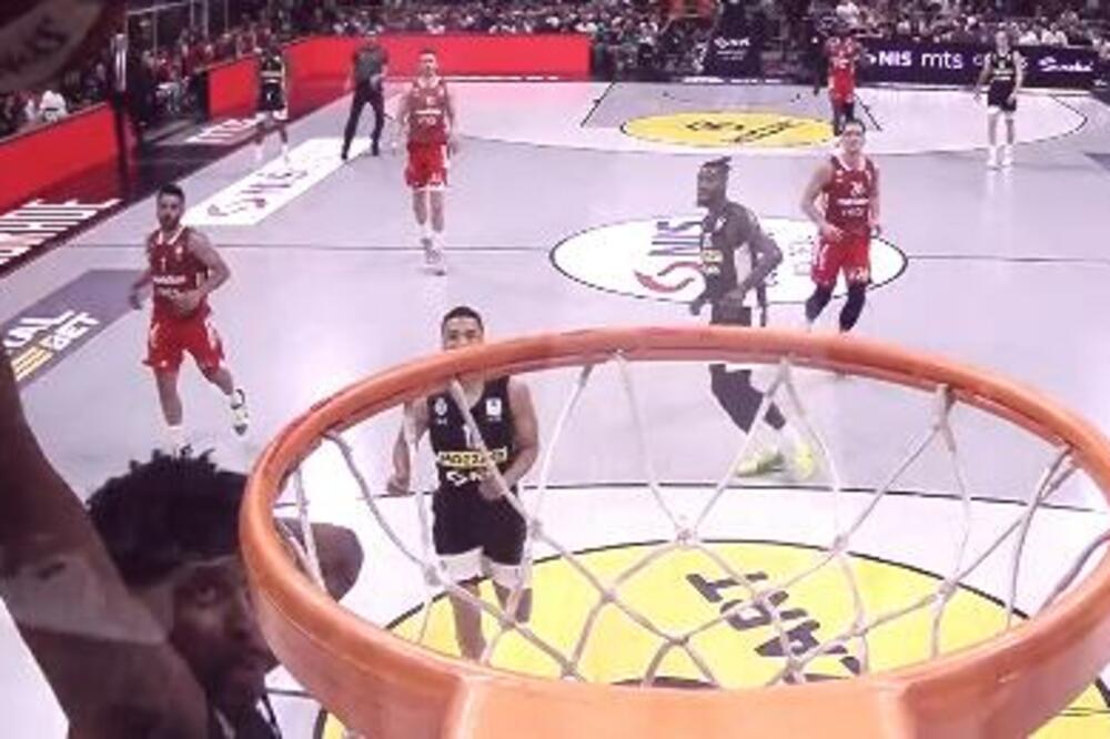 ISPORUKA POŠTARA LEDEJA: "Hammer Dunk" kucanje Partizanovog Amerikanca bacilo Grobare u trans! (VIDEO)