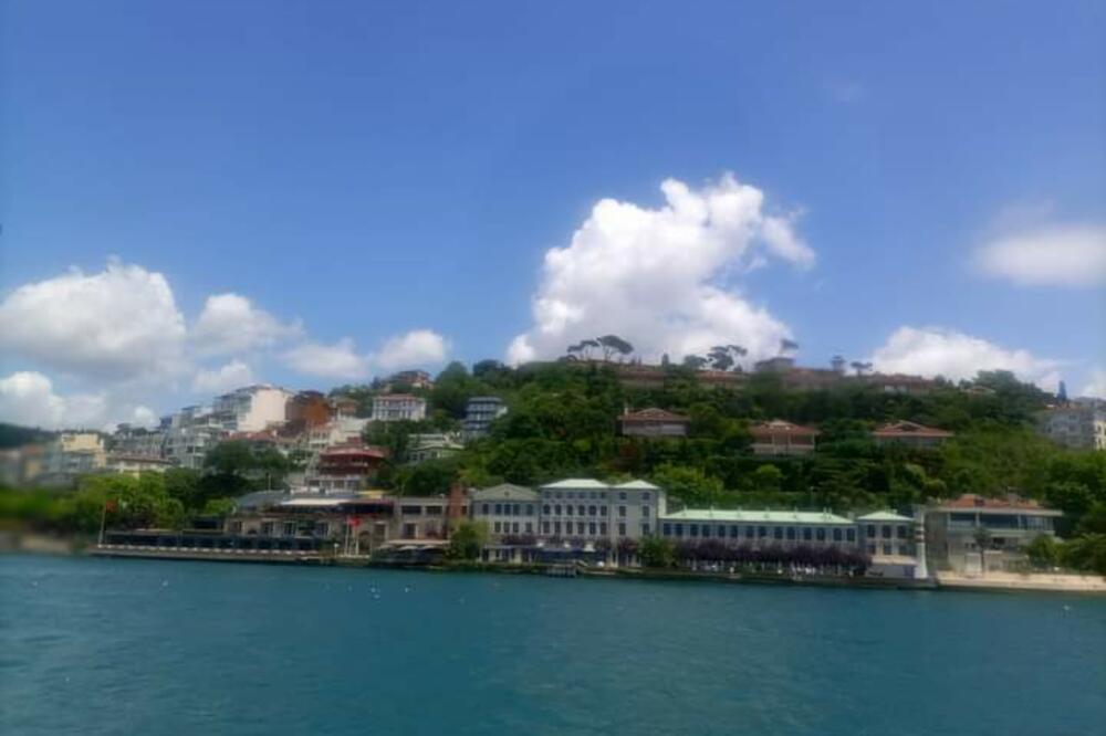 Srbi obožavaju ovaj grad na Bosforu: Noćenje za samo 3.000 dinara, hrana preukusna, a more kao iz snova! (FOTO)