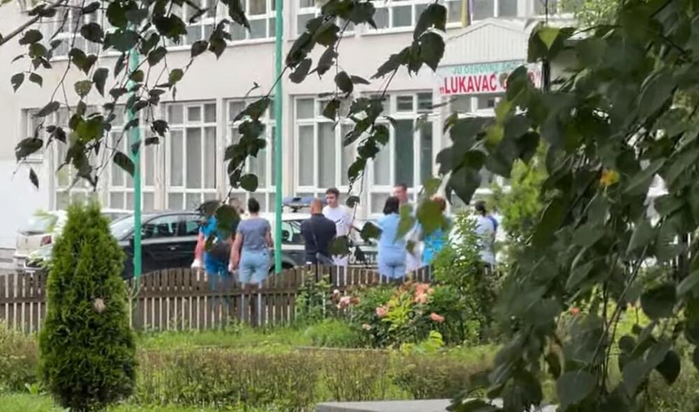 Lukavac, Pucnjava, Osnovna škola