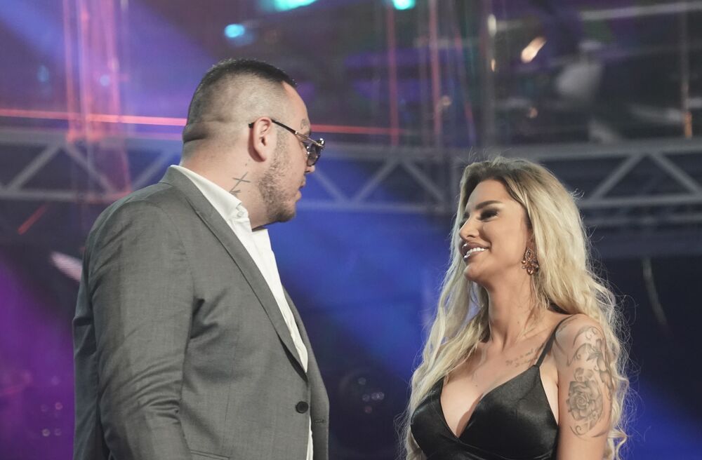 Car je hteo da poruči nešto između redova