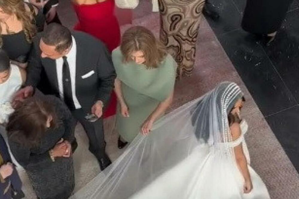 SVI SU ZABORAVILI NA OVU SVADBU U SRBIJI, A NIKAKO NISU SMELI: Deo gostiju ustao i stao ispred mlade, pa nastao muk