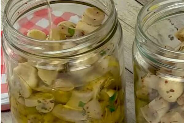 ČUVENE MARINIRANE PEČURKE: Pikantan prilog uz SVAKO JELO, ukus govori više od HILJADU REČI (RECEPT)