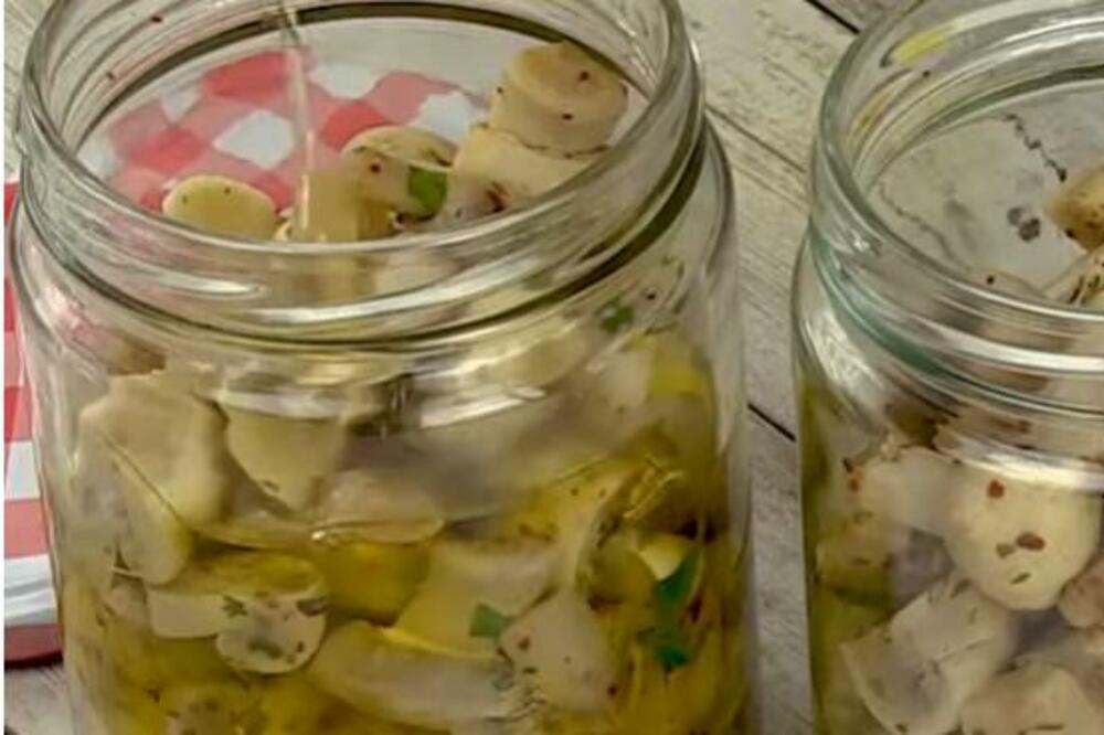 ČUVENE MARINIRANE PEČURKE: Pikantan prilog uz SVAKO JELO, ukus govori više od HILJADU REČI (RECEPT)