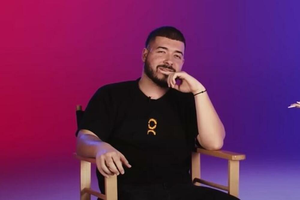 Tokom 2017. i 2018. periodično je izbacivao pesme sa albuma Sleng na kom se našlo deset pesama, a kao gosti na pesmama pojavljuju se Đare, Šajne, Laki Sosa, Vojaž i Heni.