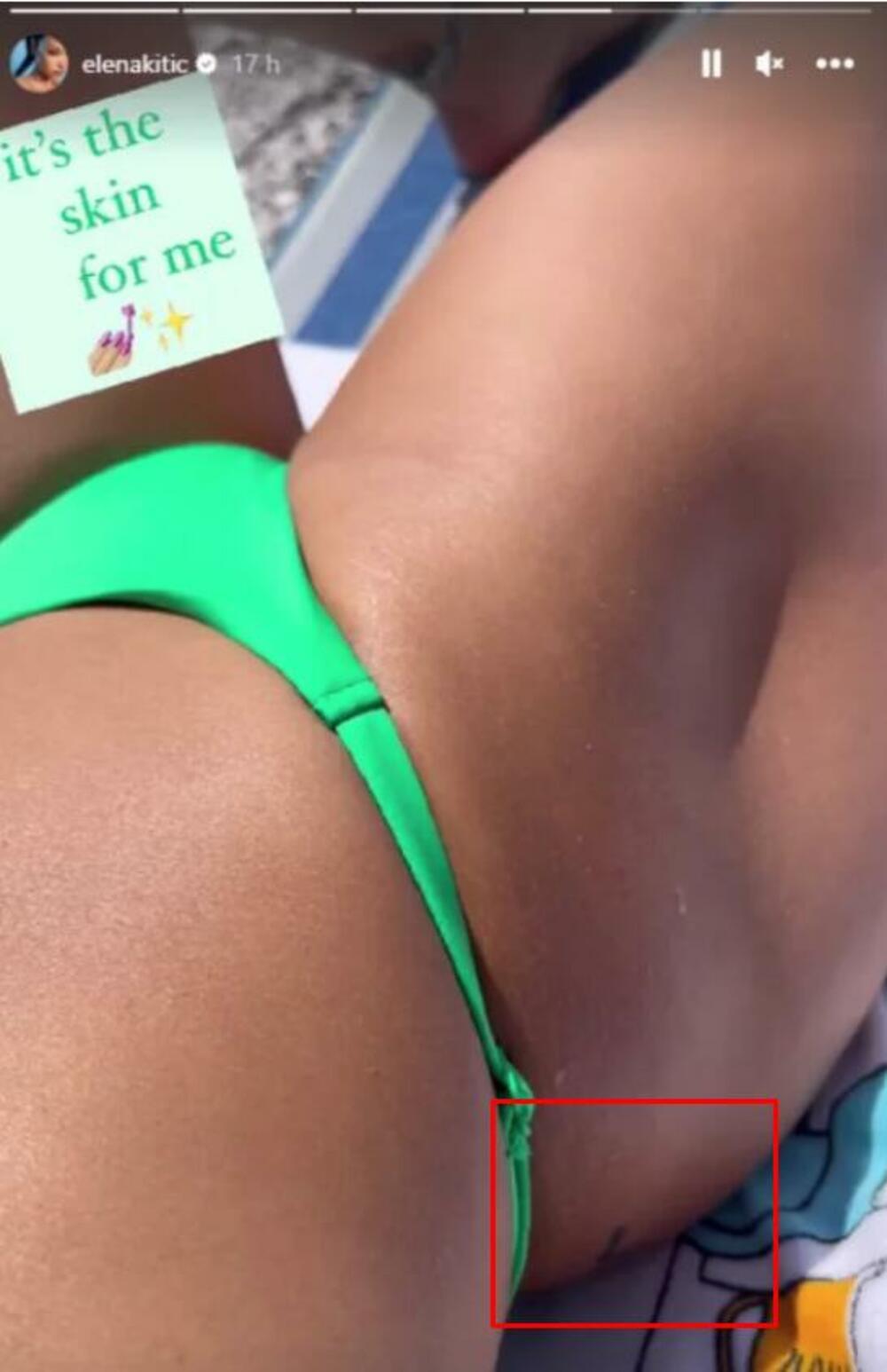 No, ona nije snimila u celosti, tako da se ne može sa sigurnošću reći kakva je tetovaža u pitanju, ali definitivno da je i to jedan od detalja kojima zavodi muškarce.