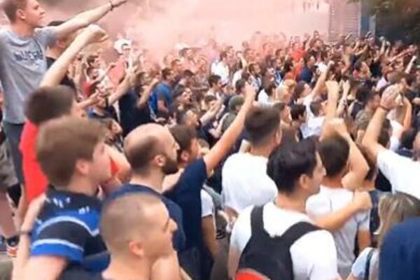 "DELIJE" SPREMILE IZNENAĐENJE KOŠARKAŠIMA ZVEZDE: Bakljada, pesma i jasna poruka pred 2. meč sa Partizanom! (VIDEO)