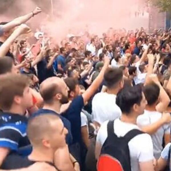 "DELIJE" SPREMILE IZNENAĐENJE KOŠARKAŠIMA ZVEZDE: Bakljada, pesma i jasna poruka pred 2. meč sa Partizanom! (VIDEO)
