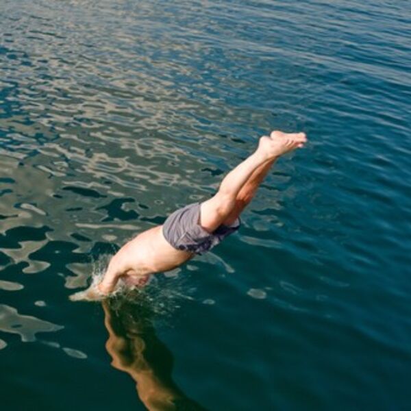 VIC OD KOG ĆETE VALJATI PO PODU - SMEŠNIJI NE POSTOJI: Uči Crnogorac sina da pliva...