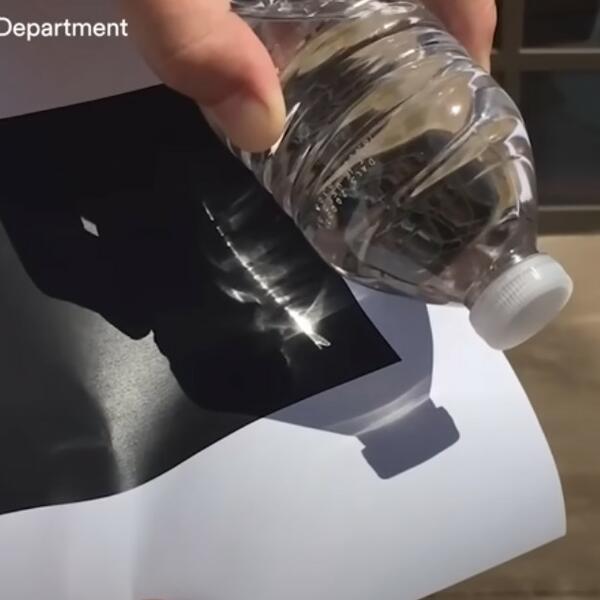 AKO DRŽITE FLAŠU VODE U AUTOMOBILU ISTE SEKUNDE JE IZBACITE! Vozači obratite PAŽNJU, razlog je OZBILJAN (VIDEO)