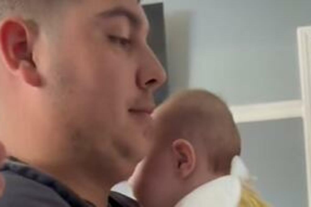 BEBA JE NEPRESTANO PLAKALA, A ONDA JU JE OTAC UZEO U RUKE: Prestala je da plače čim je... (VIDEO)