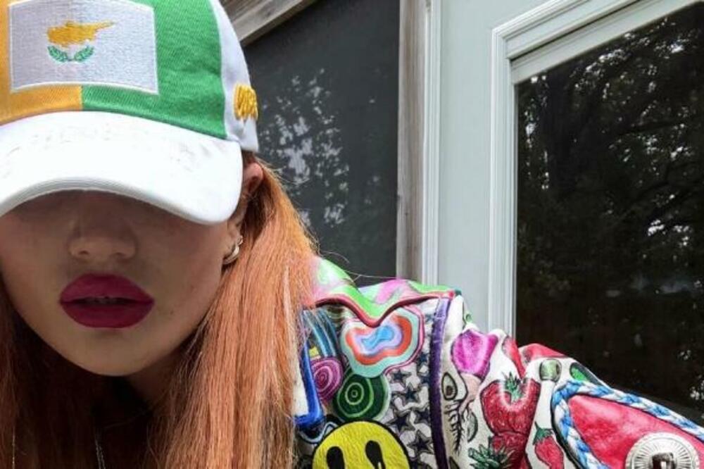 BILA BI NAJLEPŠA ŽENA SVETA DA NIJE OVOG DETALJA: Odbija da čupa OBRVE, zbog njih dobija pretnje SMRĆU (FOTO)