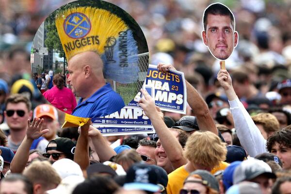 OVAJ NAVIJAČ DENVERA JE POBEDIO SVE: Najluđa frizura za najluđu proslavu i doček Jokića i drugova! (FOTO)