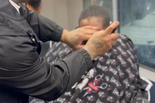 NA ULICI JE PRONAŠAO ZAPUŠTENOG BESKUĆNIKA I ODMAH MU PONUDIO ŠIŠANJE: Kada je završio usledio je ŠOK ŽIVOTA VIDEO