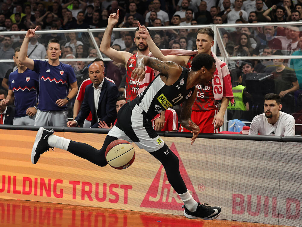 Džejms Naneli na večitom derbiju