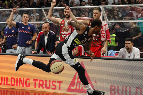 ZVEZDA UPOZORILA NADLEŽNE PRED 3. MEČ FINALA SA PARTIZANOM: "Pokažimo zašto nismo isti..."