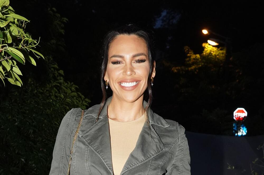 DA LI JE ONA NAJLEPŠA BAKA U SRBIJI? Kaja Ostojić pokazala MAJKU, o njenoj LEPOTI SVI PRIČAJU, da li je ovo REALNO?